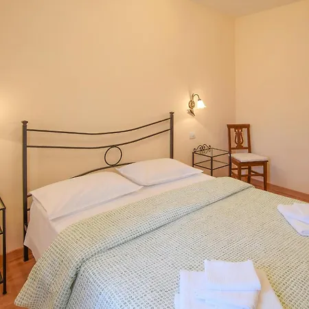 Apartamento Stunning In Todiano Di Preci