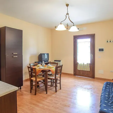 Stunning In Todiano Di Preci Apartment