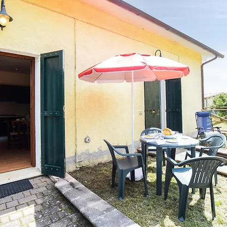 Stunning In Todiano Di Preci Apartment